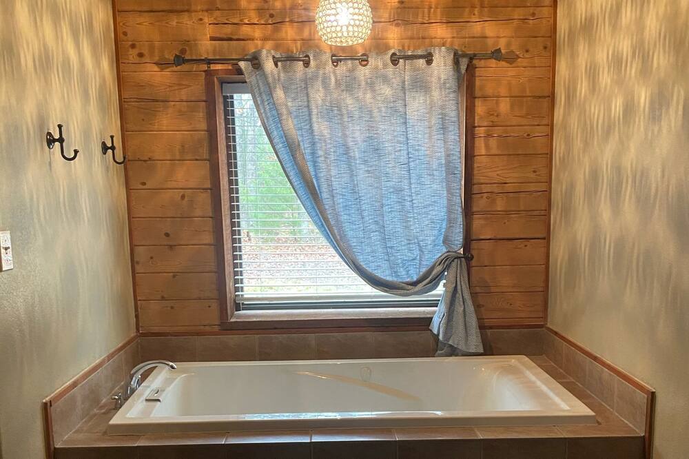 Photo of Bathroom in Quinlan