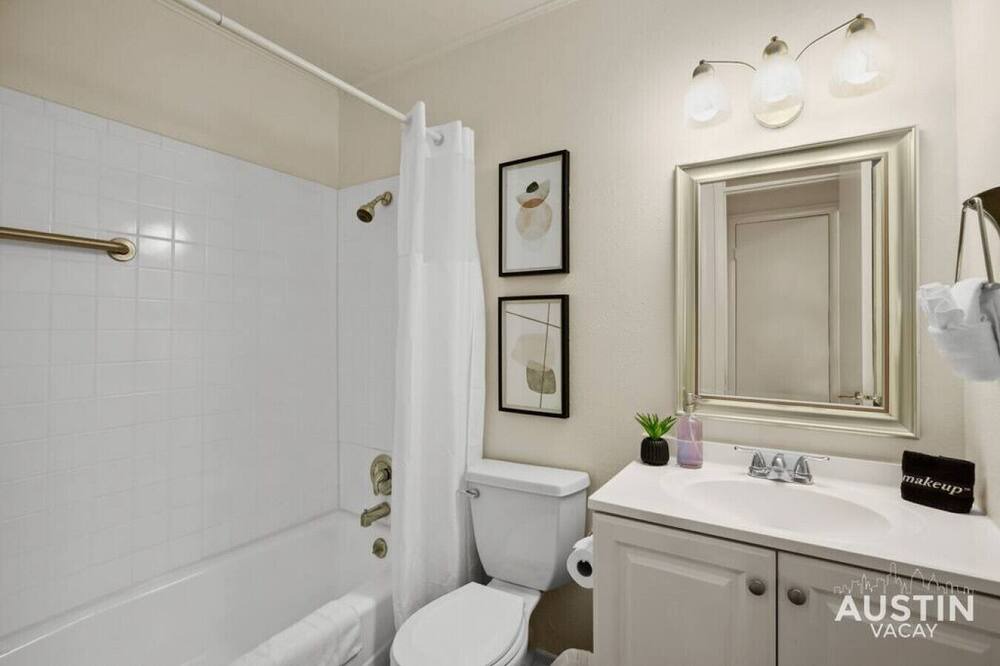 Photo of Bathroom in Hyde Park