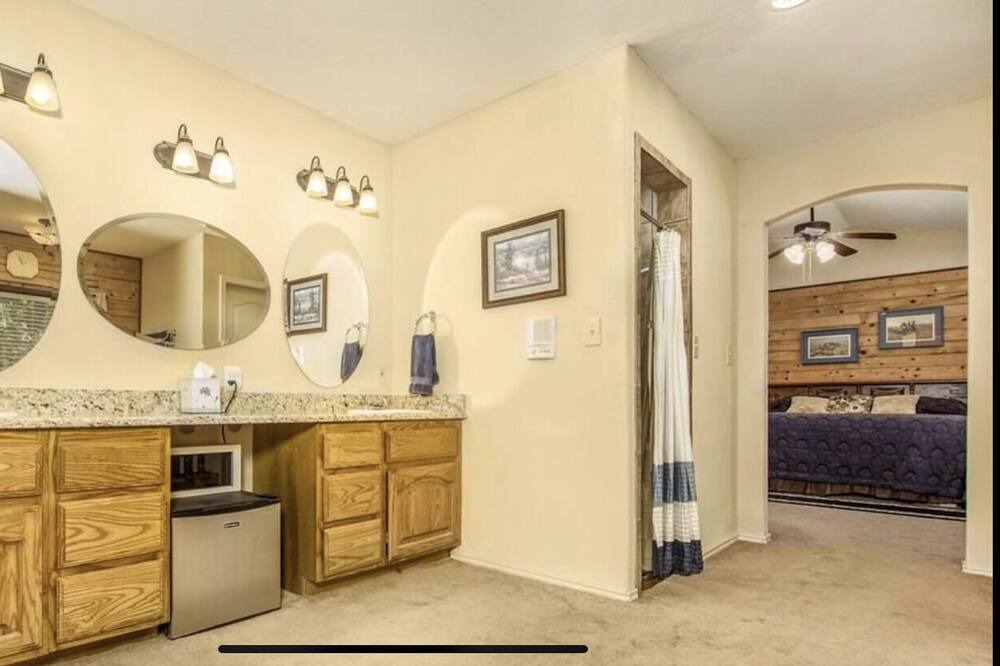 Photo of Bedroom in Quinlan