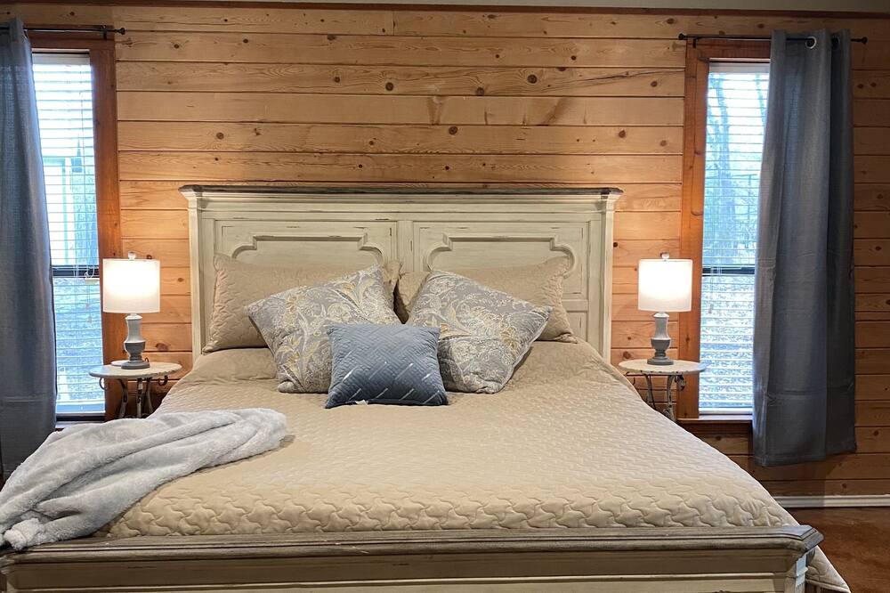 Photo of Bedroom in Quinlan