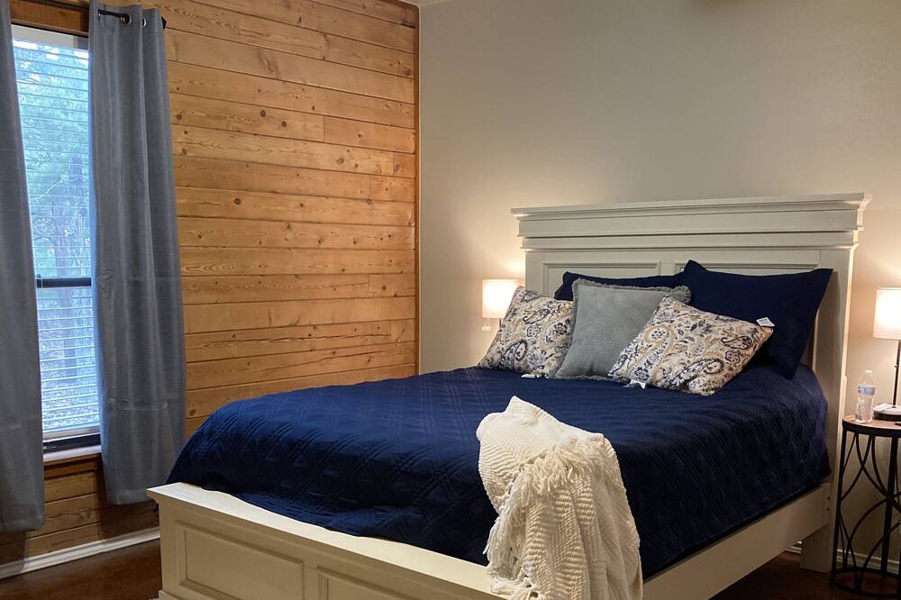 Photo of Bedroom in Quinlan
