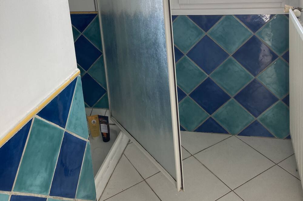 Photo of Bathroom in Leojac
