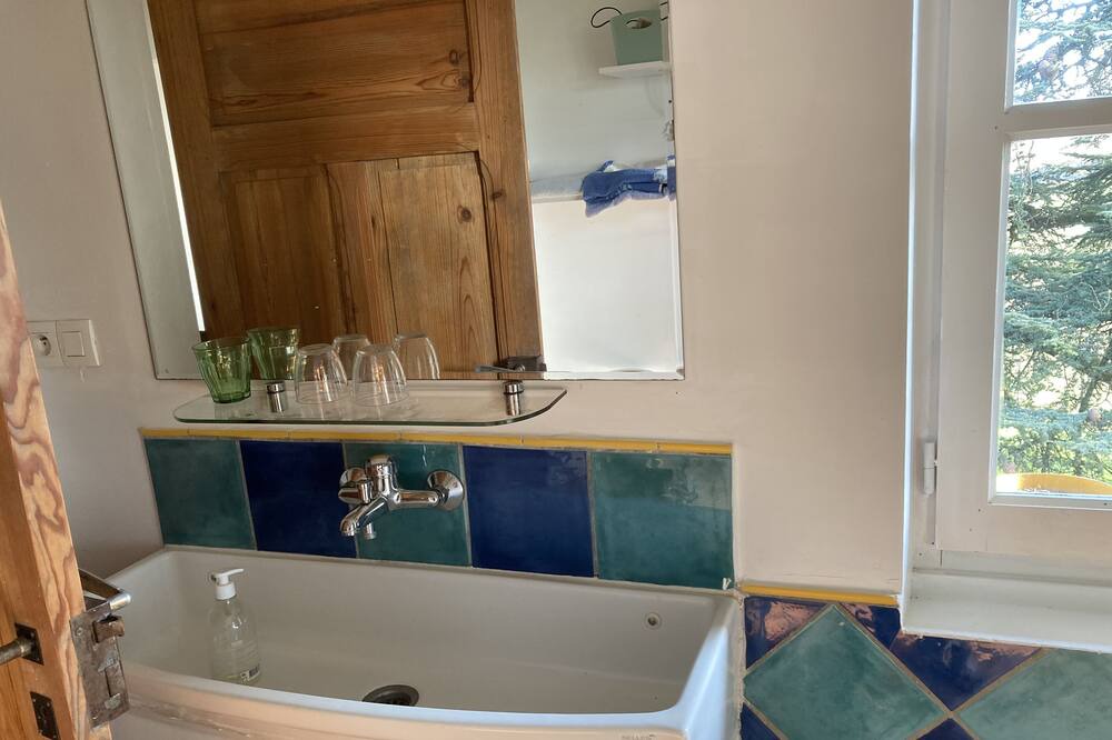 Photo of Bathroom in Leojac