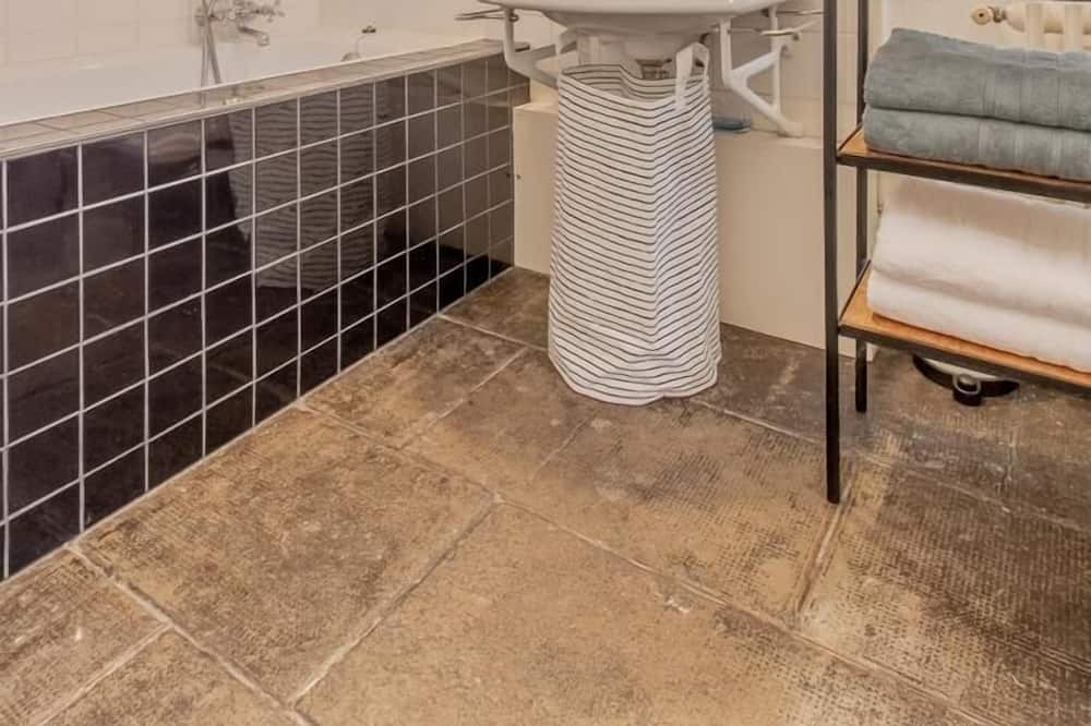 Photo of Bathroom in Saint-Gengoux-le-National