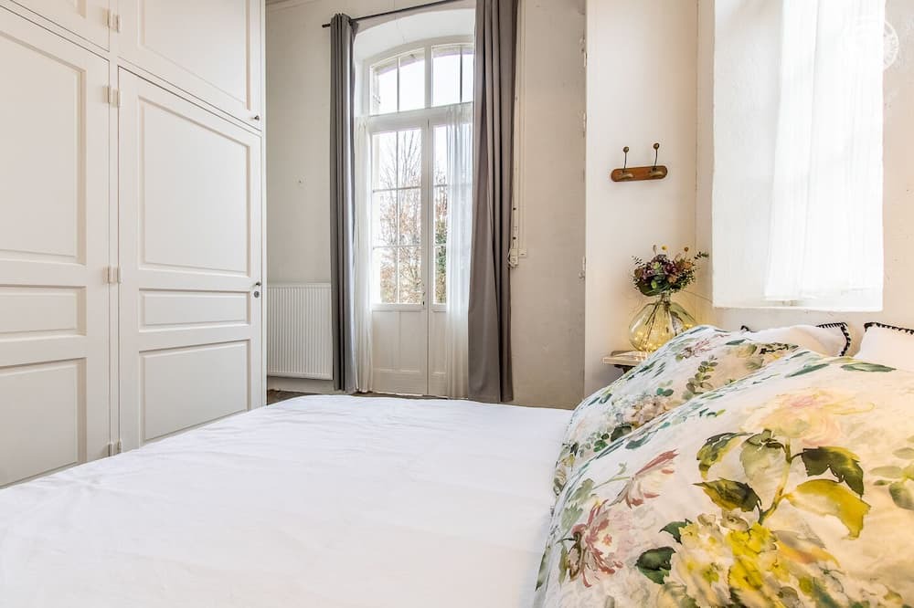 Photo of Bedroom in Saint-Gengoux-le-National