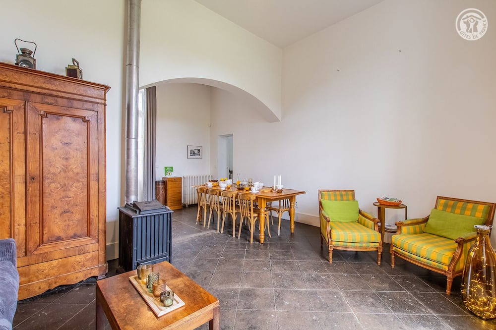 Photo of Livingroom in Saint-Gengoux-le-National