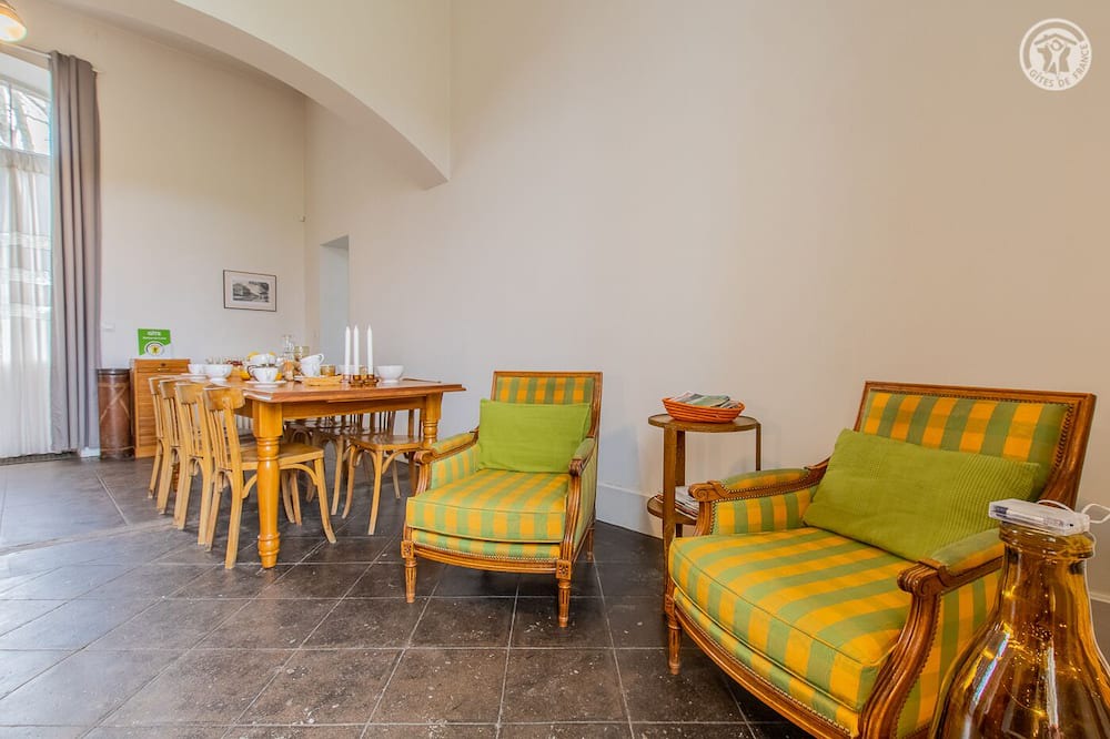 Photo of Livingroom in Saint-Gengoux-le-National