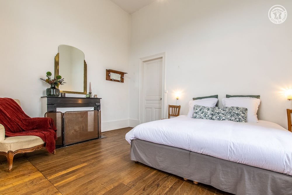 Photo of Bedroom in Saint-Gengoux-le-National