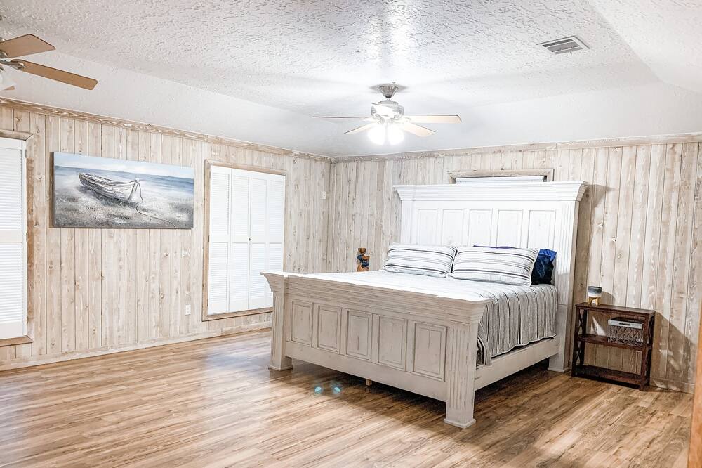 Photo of Bedroom in Cedar Lane