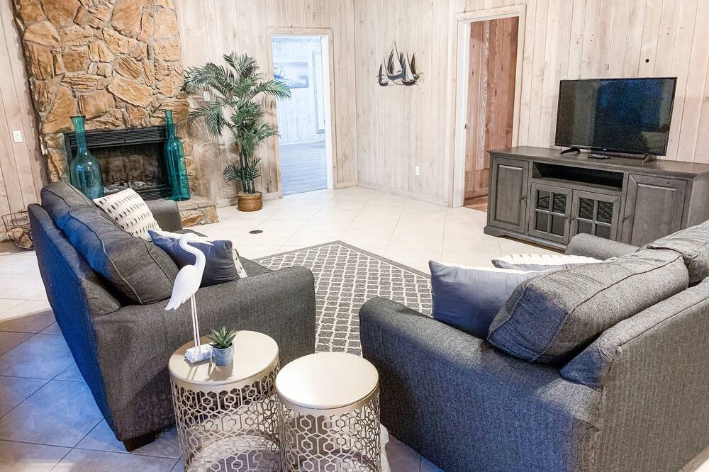 Photo of Livingroom in Cedar Lane