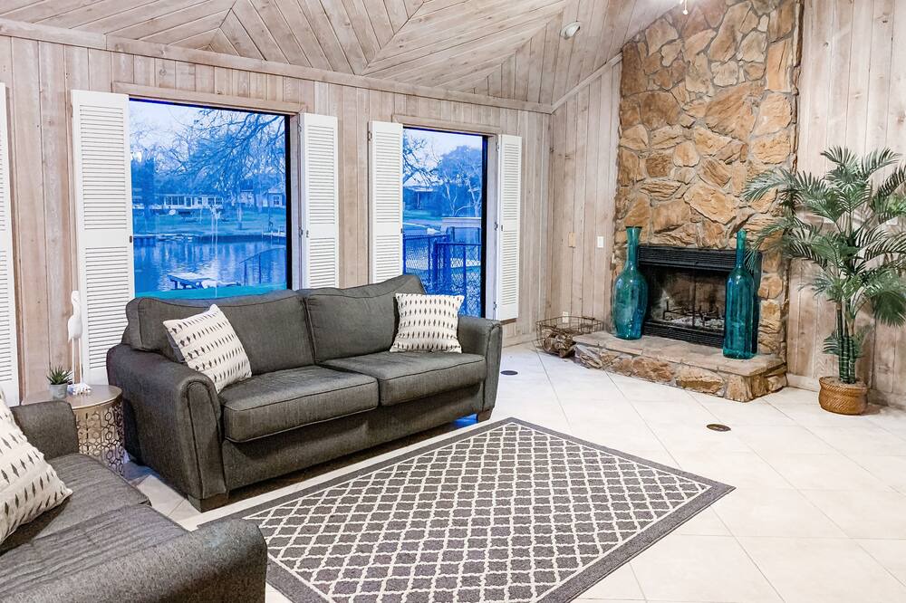 Photo of Livingroom in Cedar Lane