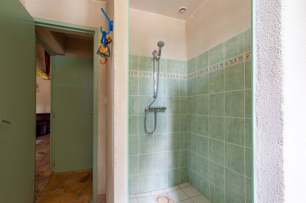 Photo of Bathroom in Degagnac