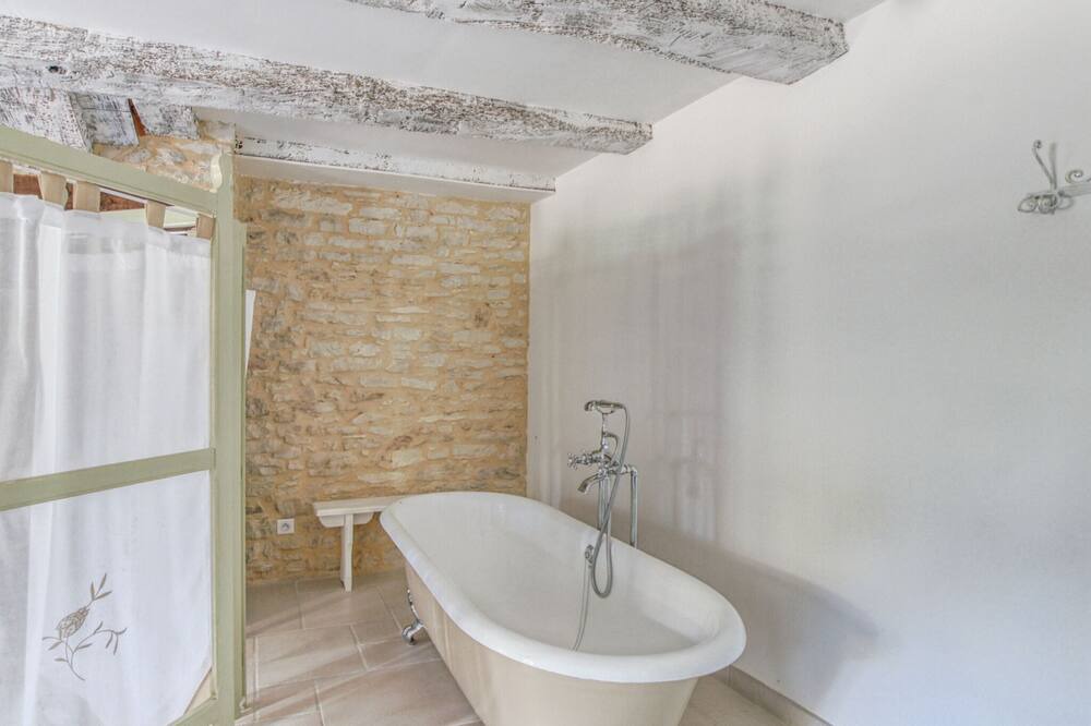 Photo of Bathroom in Degagnac