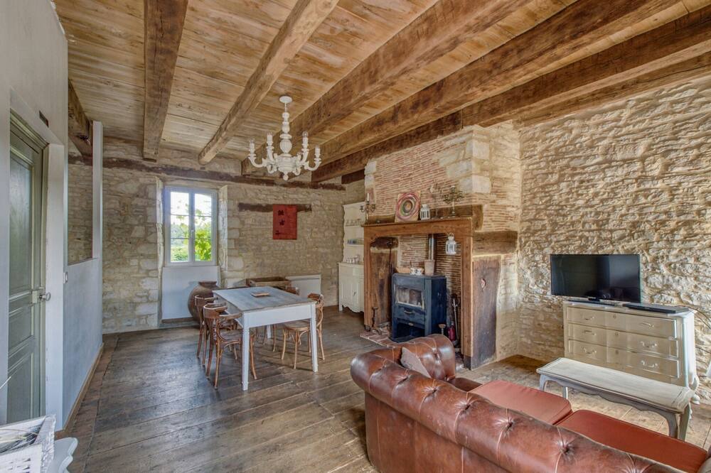 Photo of Livingroom in Degagnac