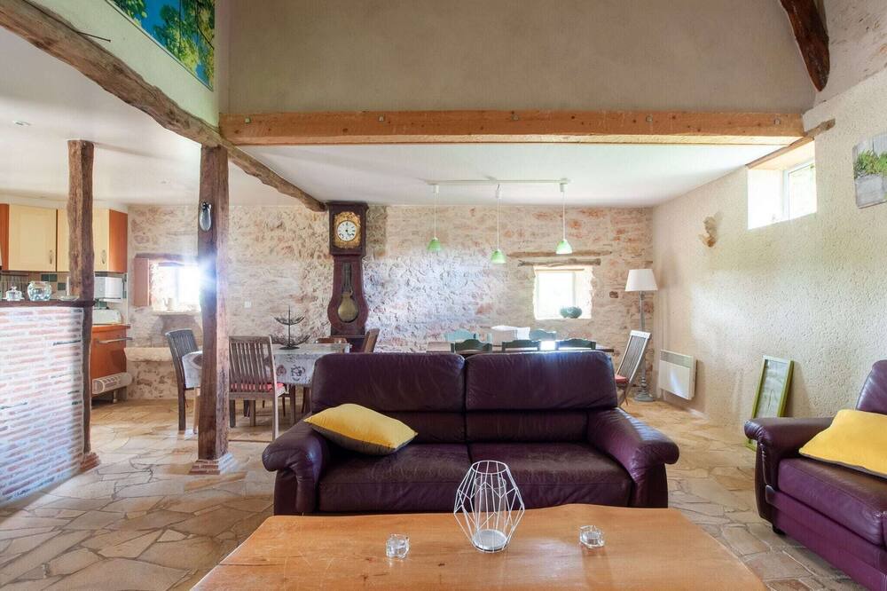 Photo of Livingroom in Degagnac