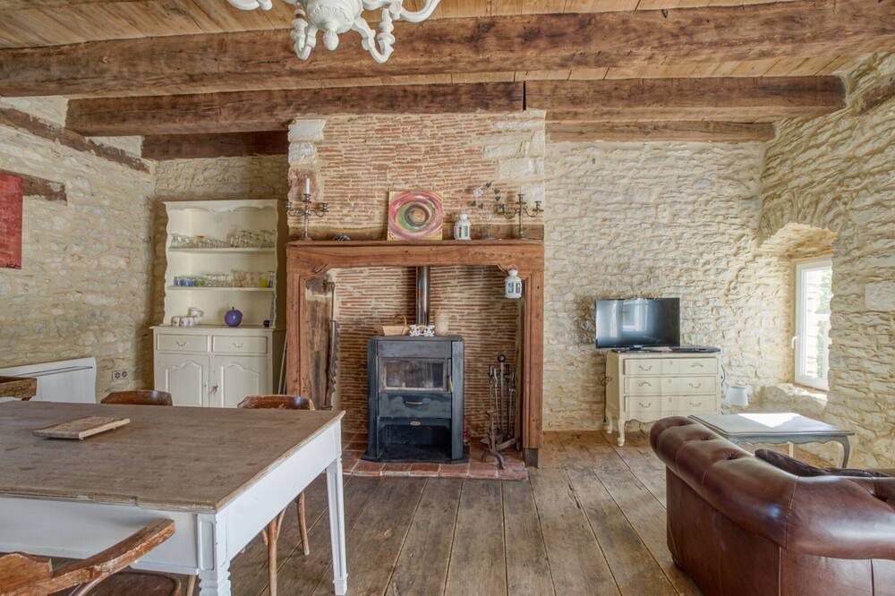 Photo of Livingroom in Degagnac