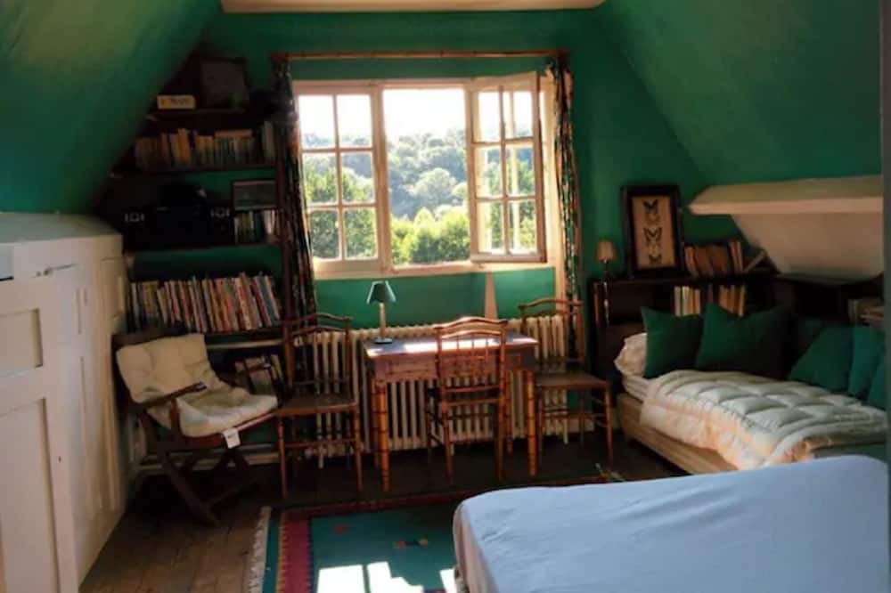 Photo of Bedroom in Saint-Aubin-sur-Scie