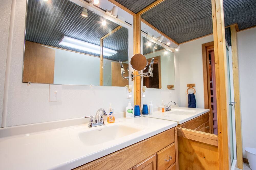 Photo of Bathroom in Jasper