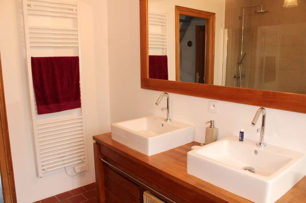 Photo of Bathroom in Lavault-de-Fretoy