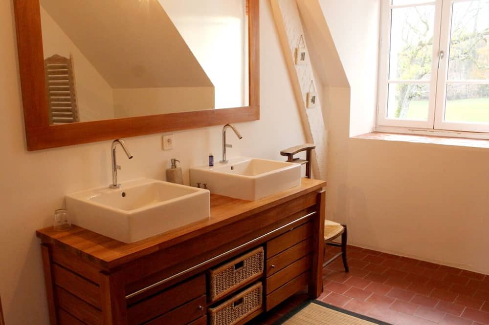 Photo of Bathroom in Lavault-de-Fretoy