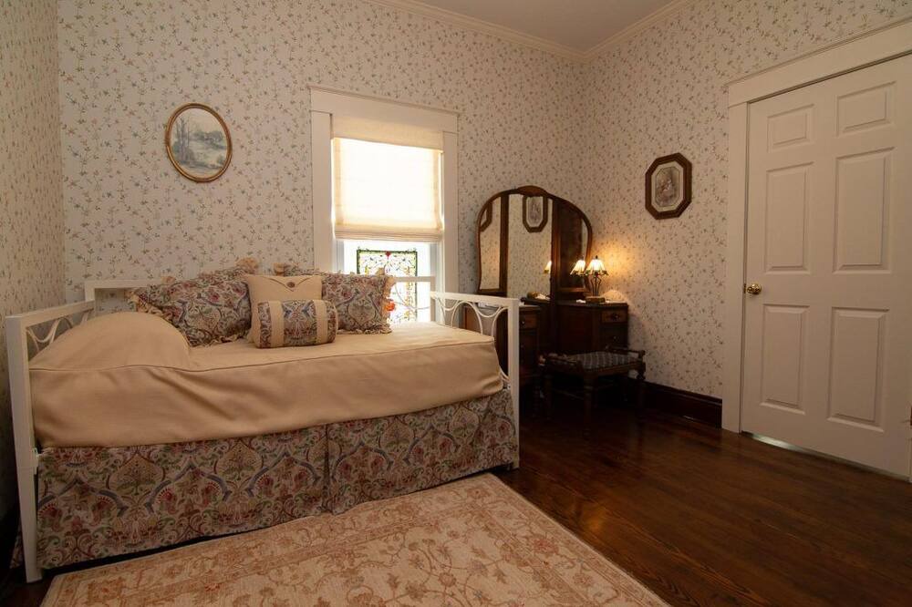 Photo of Bedroom in Steelville
