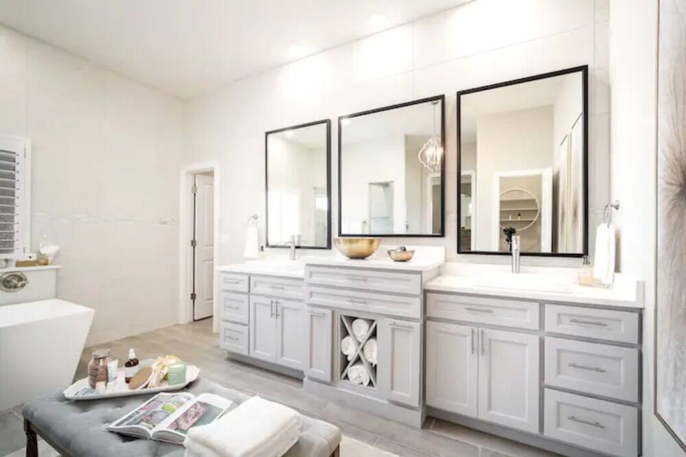 Photo of Bathroom in Horizon City