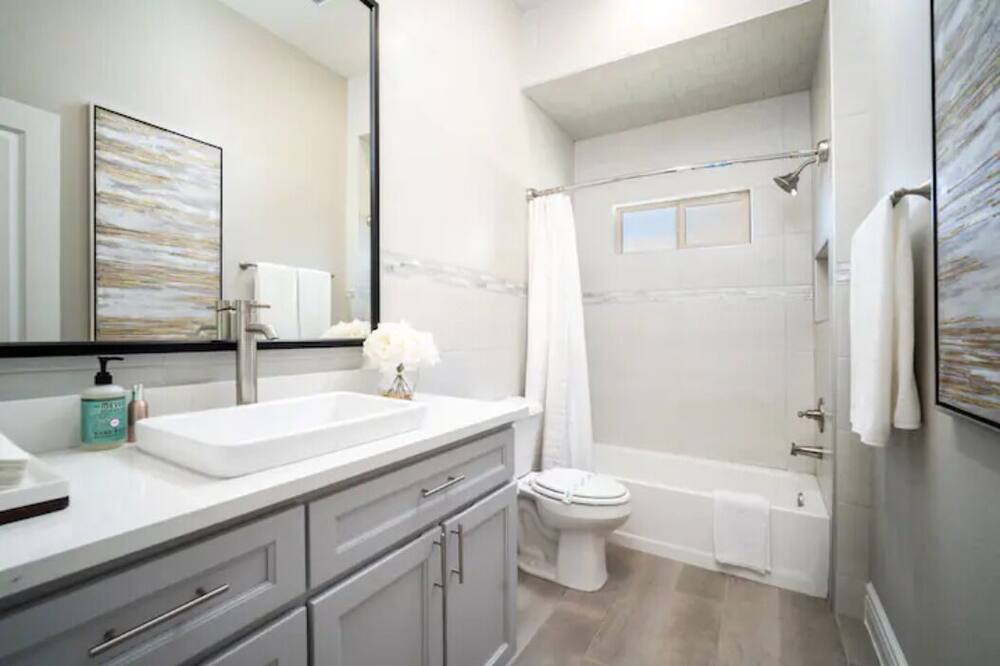 Photo of Bathroom in Horizon City
