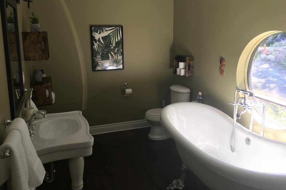 Photo of Bathroom in Val-des-Monts