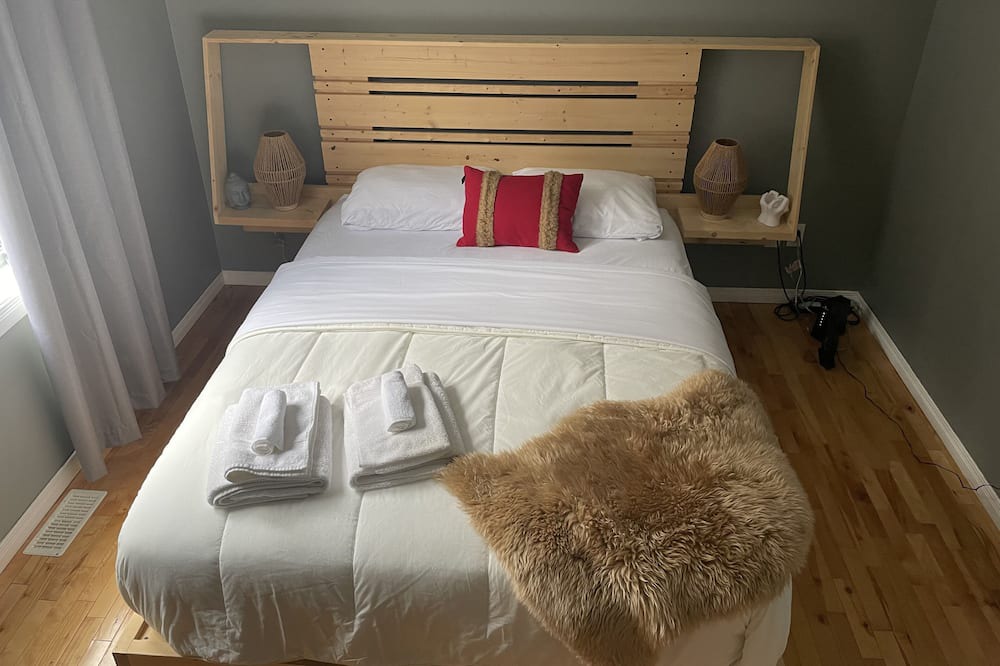 Photo of Bedroom in Val-des-Monts