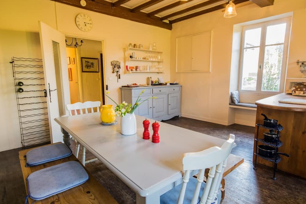 Photo of Livingroom in Bourg-de-Visa