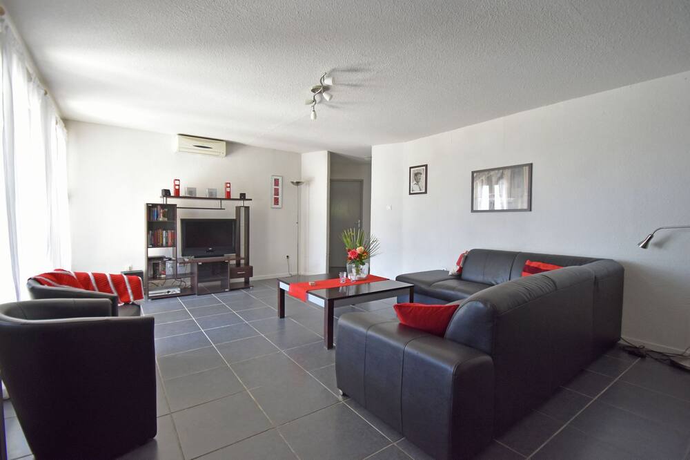 Photo of Livingroom in Oupia