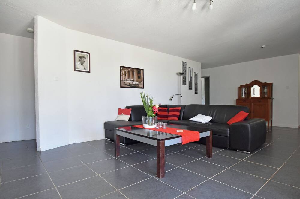 Photo of Livingroom in Oupia