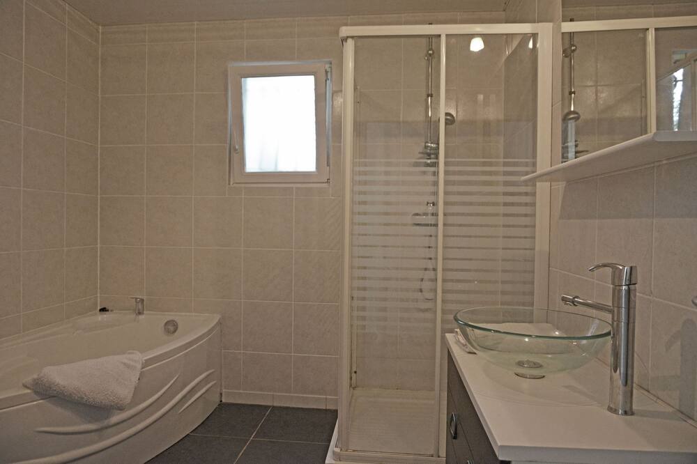 Photo of Bathroom in Oupia