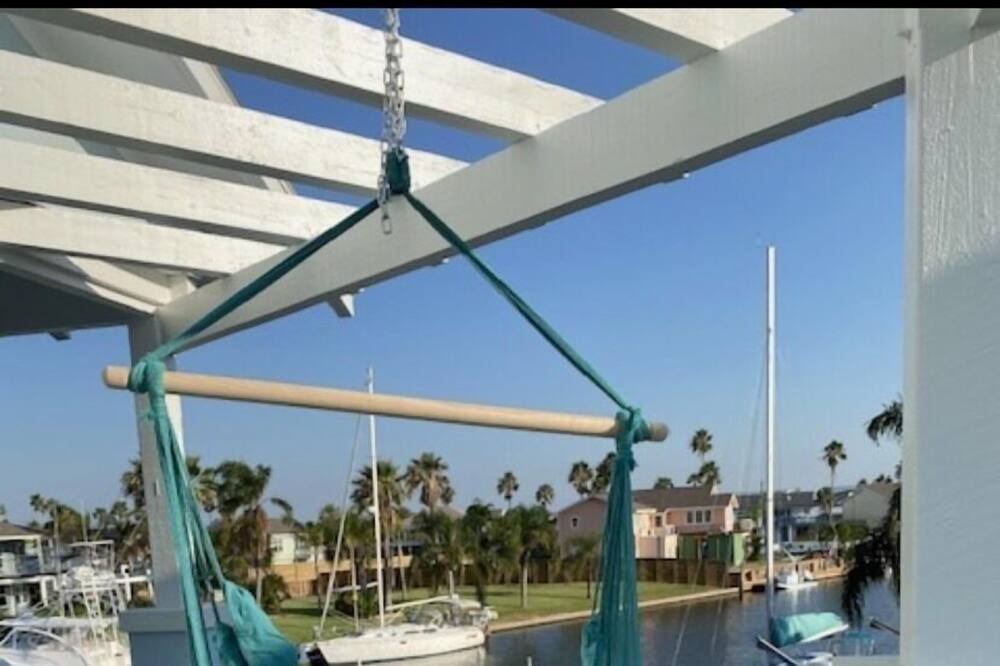 Photo of Patio Balcony in City-by-the Sea