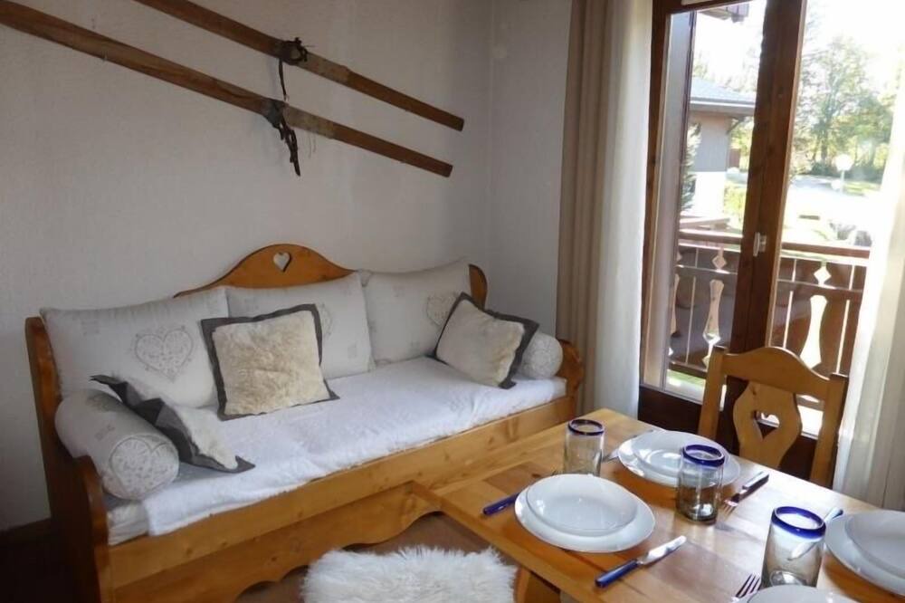 Photo of Livingroom in Demi-Quartier