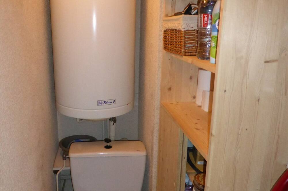 Photo of Bathroom in Demi-Quartier