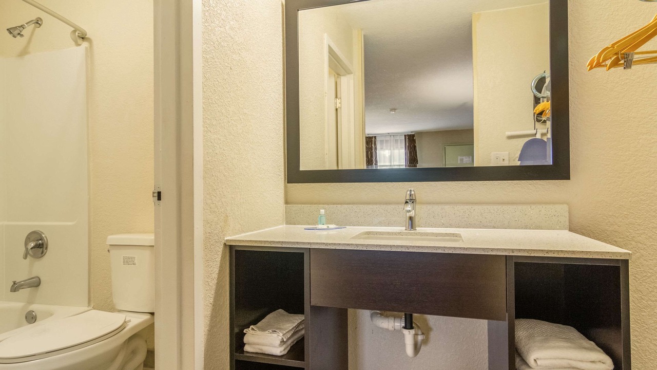 Photo of Bathroom in Kingsland