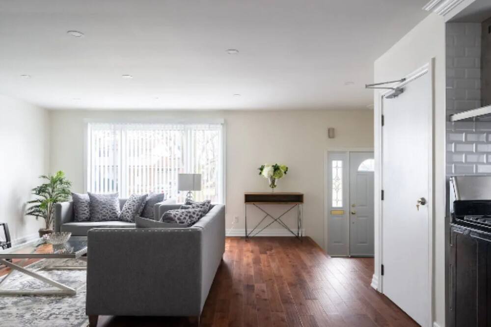Photo of Livingroom in Hamilton