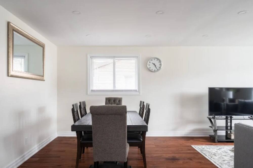 Photo of Livingroom in Hamilton