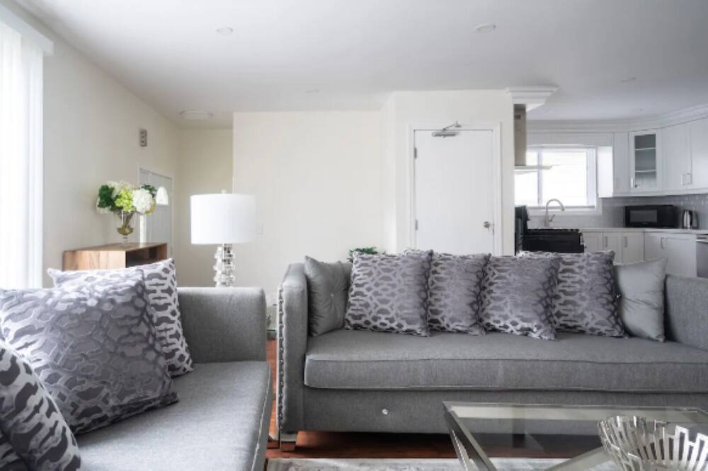 Photo of Livingroom in Hamilton