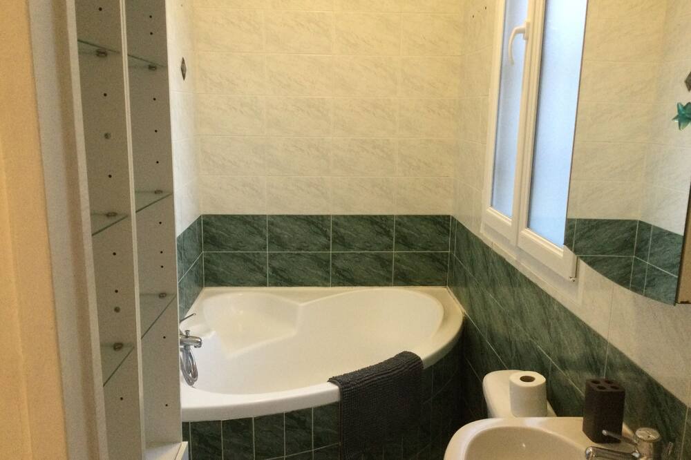 Photo of Bathroom in Saint-Martin-du-Littoral