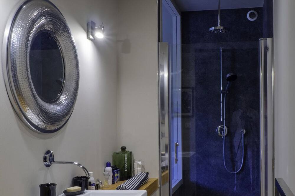 Photo of Bathroom in Montaren-et-Saint-Mediers
