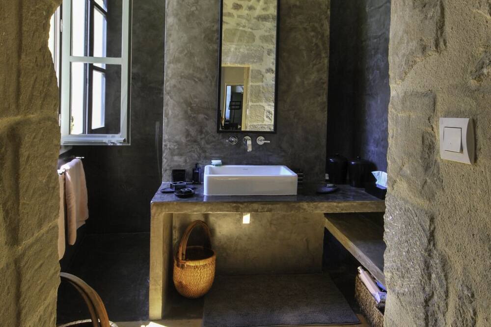 Photo of Bathroom in Montaren-et-Saint-Mediers