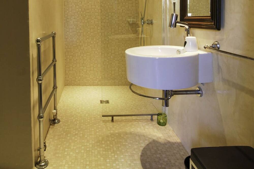 Photo of Bathroom in Montaren-et-Saint-Mediers
