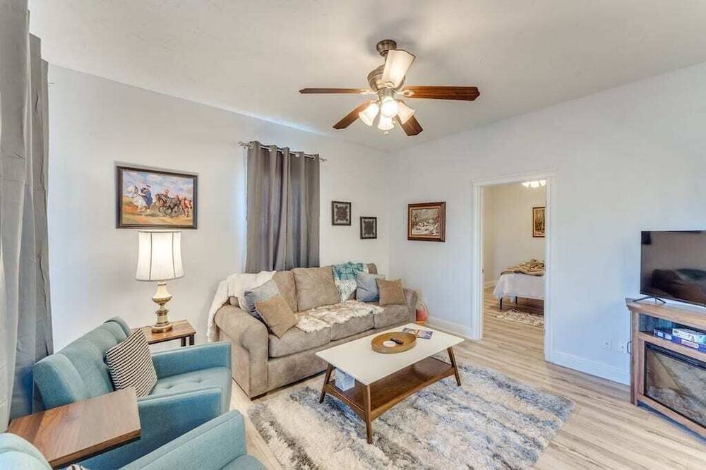 Photo of Livingroom in Guthrie