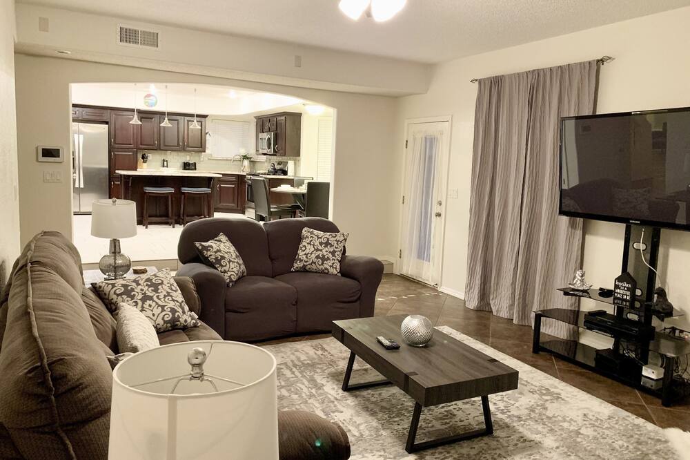 Photo of Livingroom in Biggs Field