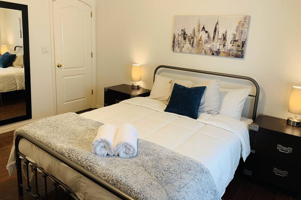 Photo of Bedroom in Biggs Field