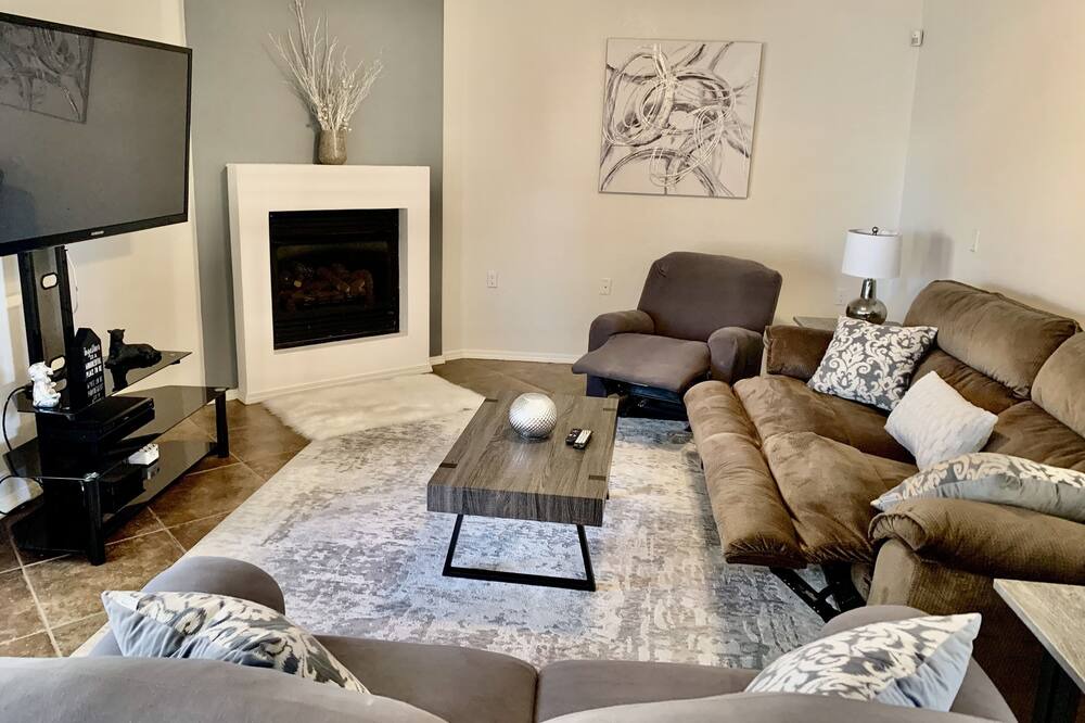 Photo of Livingroom in Biggs Field