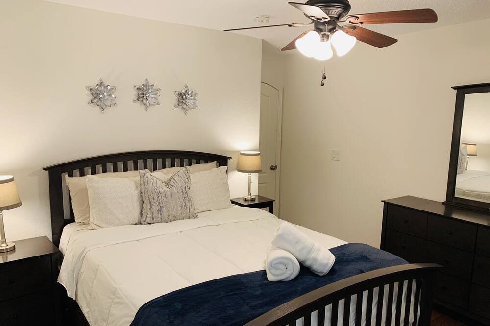 Photo of Bedroom in Biggs Field