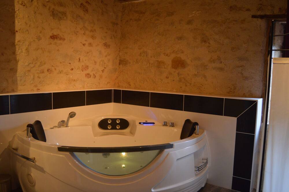 Photo of Bathroom in Vendœuvres